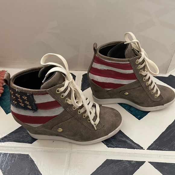 Guess brand wedge sneakers - Picture 1 of 5